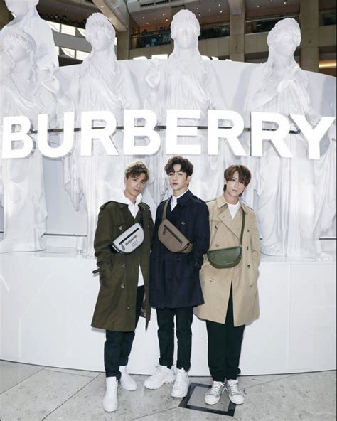 【明星效應】姜濤加持Burberry姜Bag火速斷貨現輪候 .